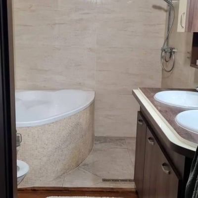 Vermietung einer geräumigen 3-Zimmer-Wohnung, 80 m², Vrakuňa, Bratislava, Slowakei